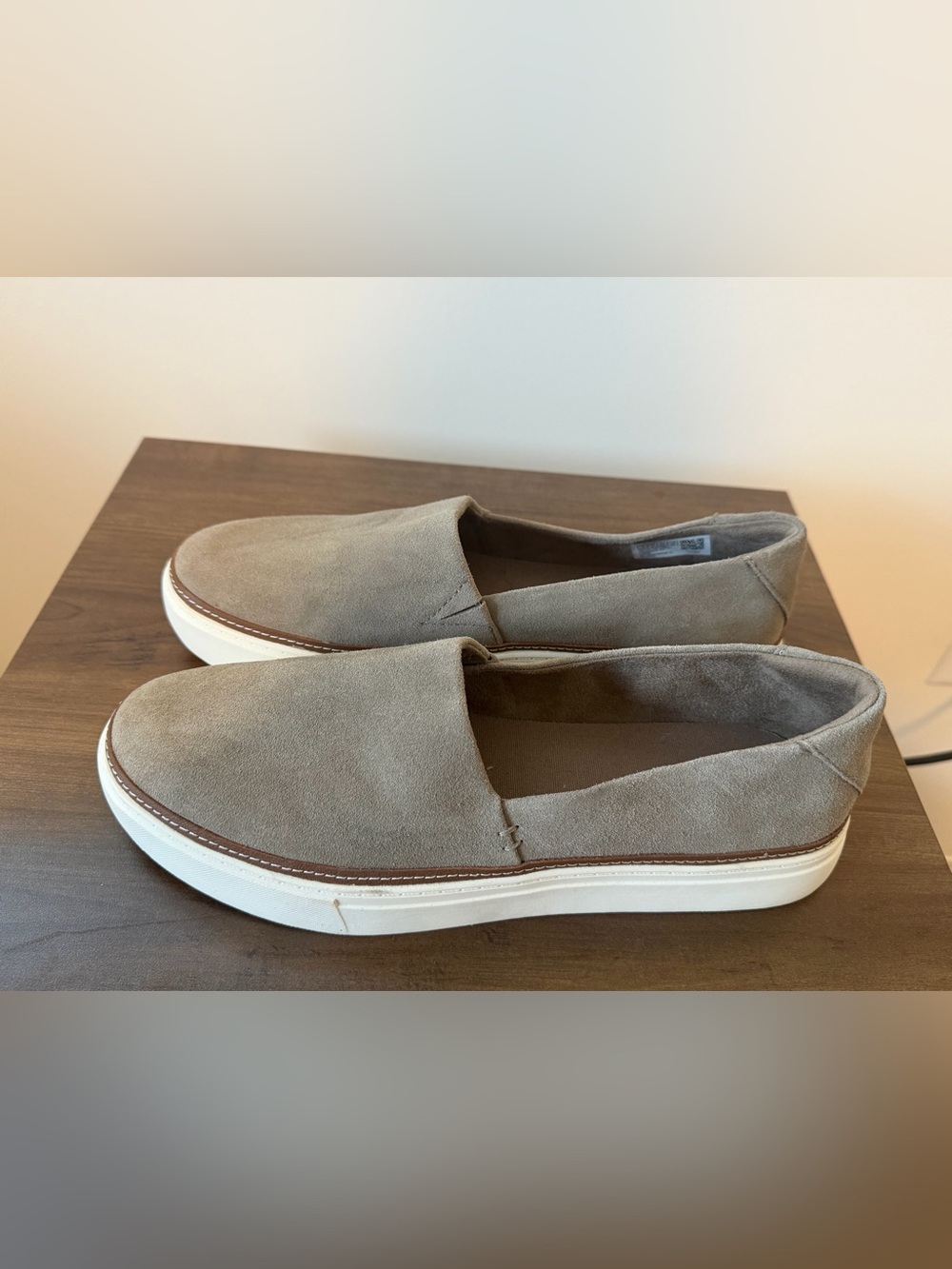 Women’s size 9 Tom’s Kameron Slip On Sneaker